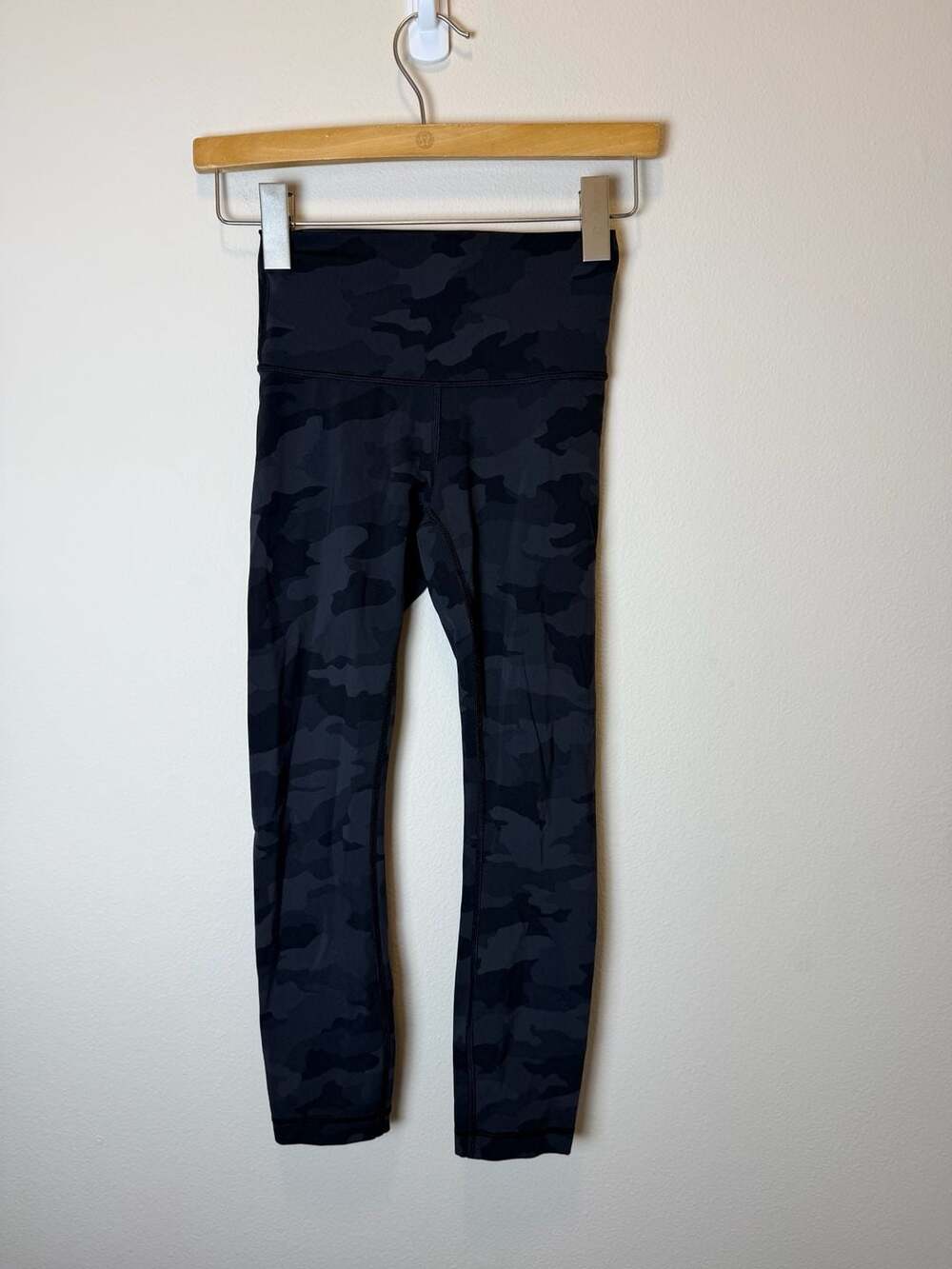 Lululemon Black Camo High-Rise Yoga Leggings Size 2 with Flaw